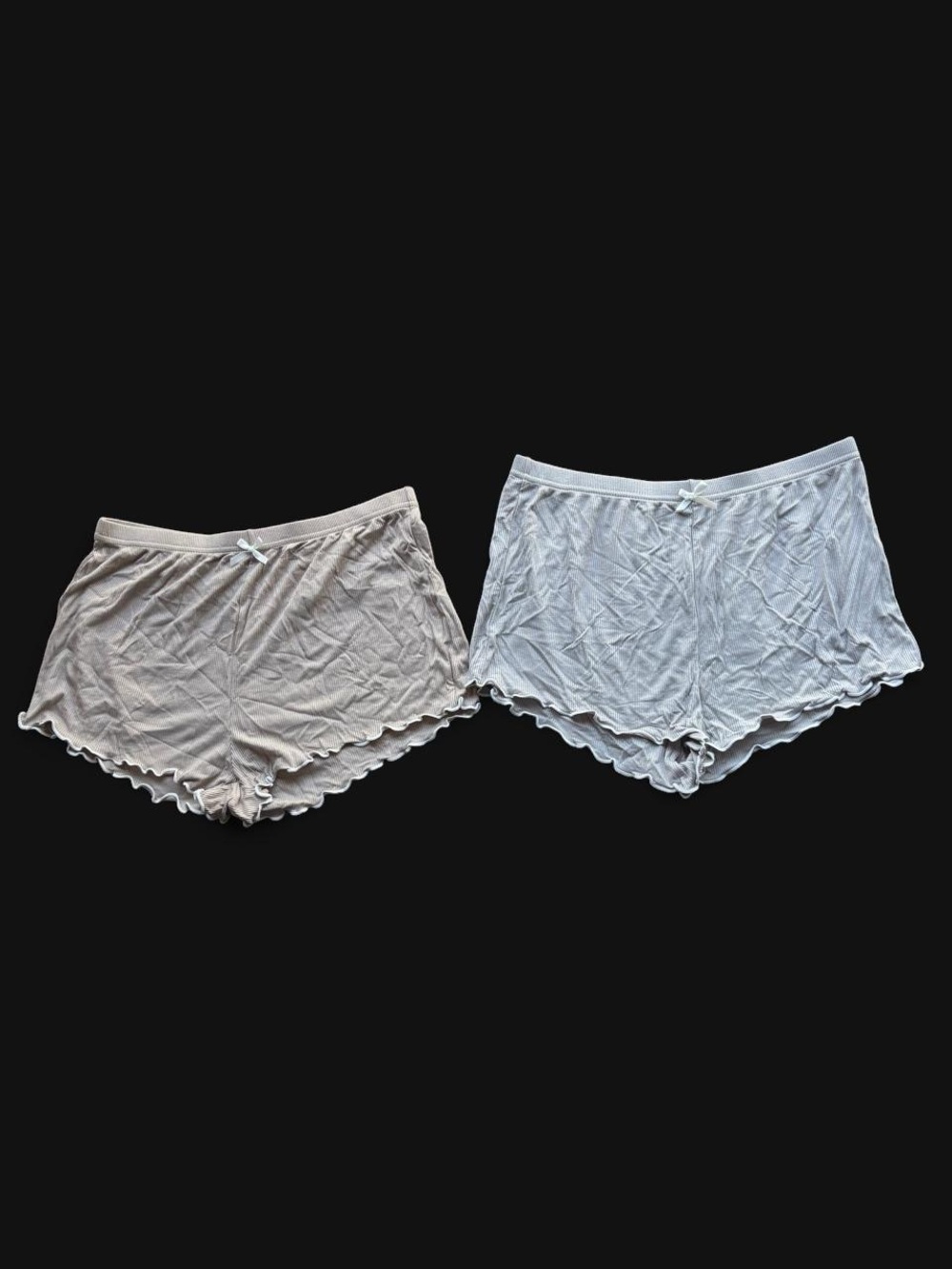 ✨Two Cream & Tan viscose & elastane shorts Size L✨